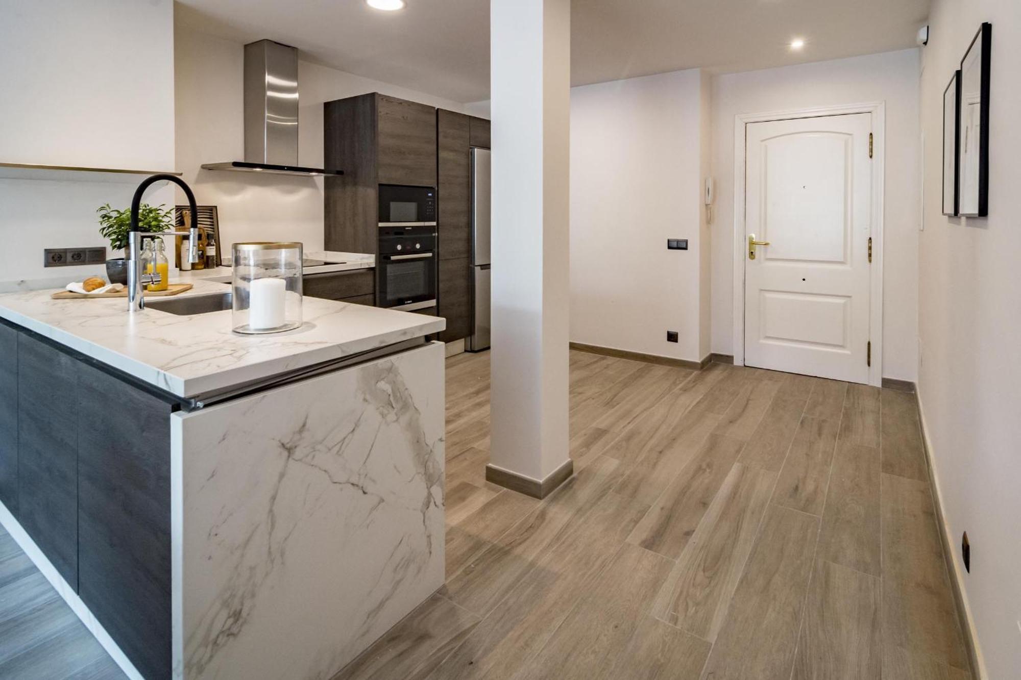 Pr - Stunning Flat Front Line Beach Puerto Banus Marbella Eksteriør bilde