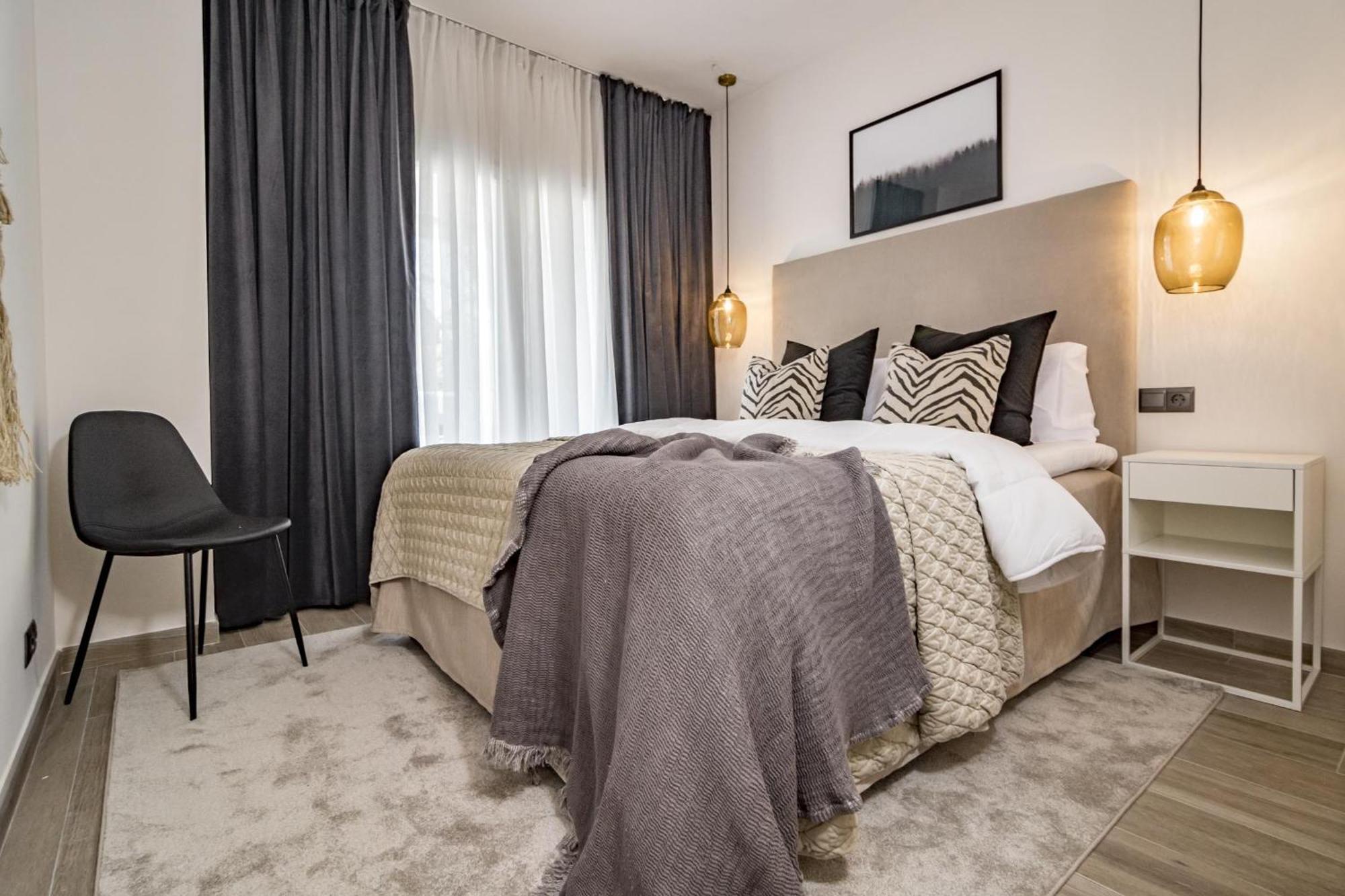 Pr - Stunning Flat Front Line Beach Puerto Banus Marbella Eksteriør bilde